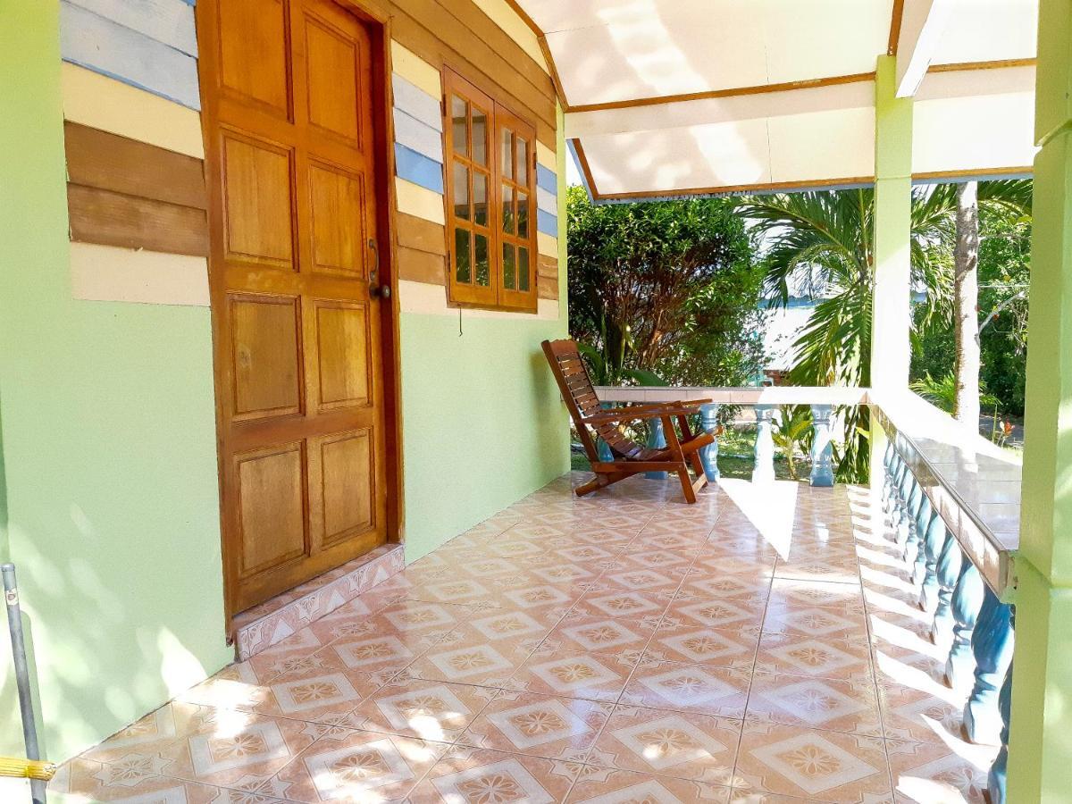 T And T House (Adults Only) Hotell Koh Phayam Exteriör bild